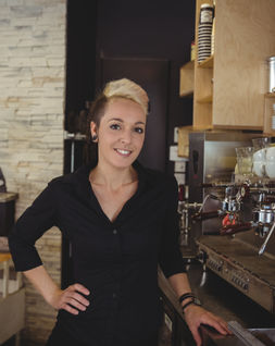 gérante de café qui a utilisé The Business Plan Shop pour se lancer