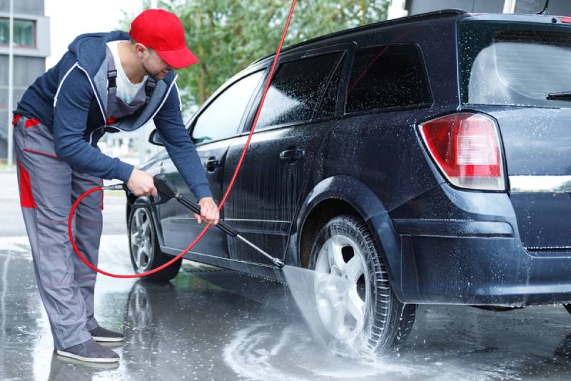 Comment laver sa voiture ? Toutes les méthodes détaillées